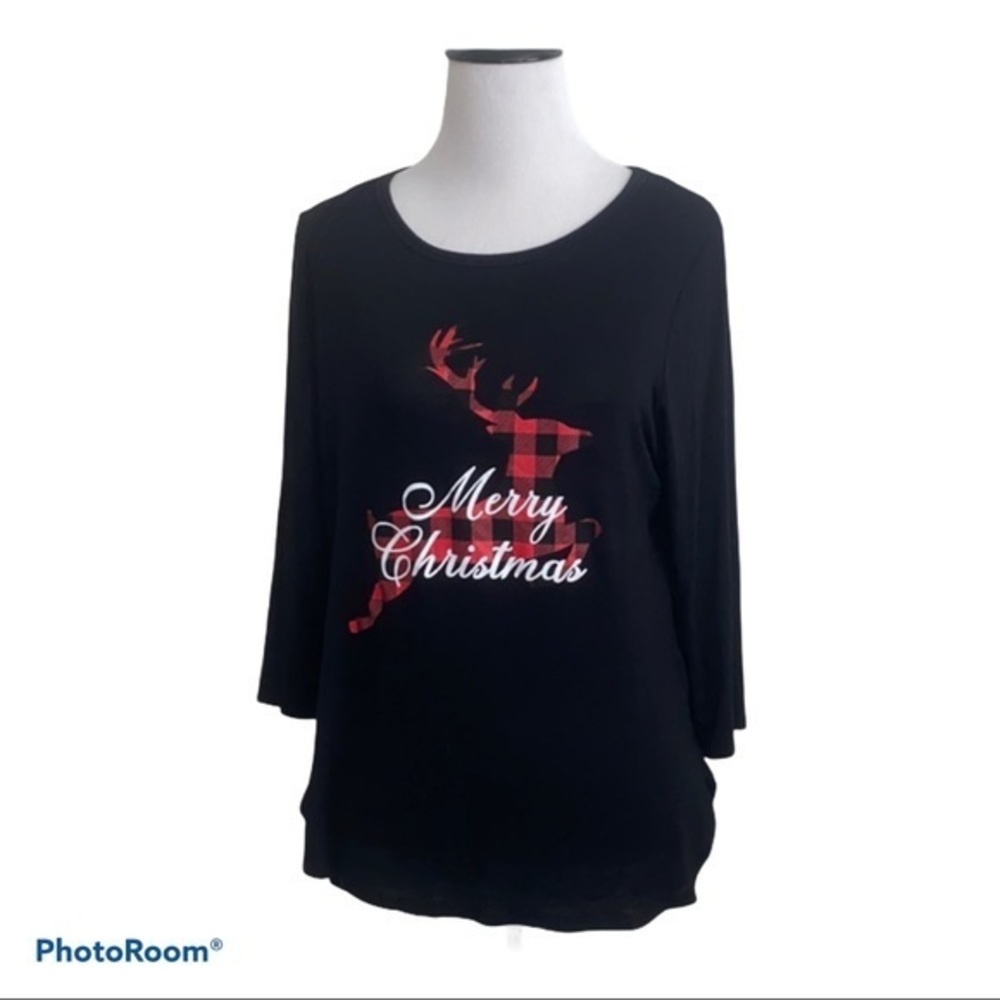 5/$30 🎈 Above and‎ beyond women’s medium Christmas tee